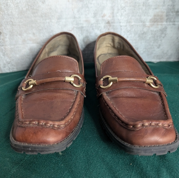 Liz Claiborne New York Ladies Leather Miggy Loafers with gold accents 9.5 - Picture 4 of 13